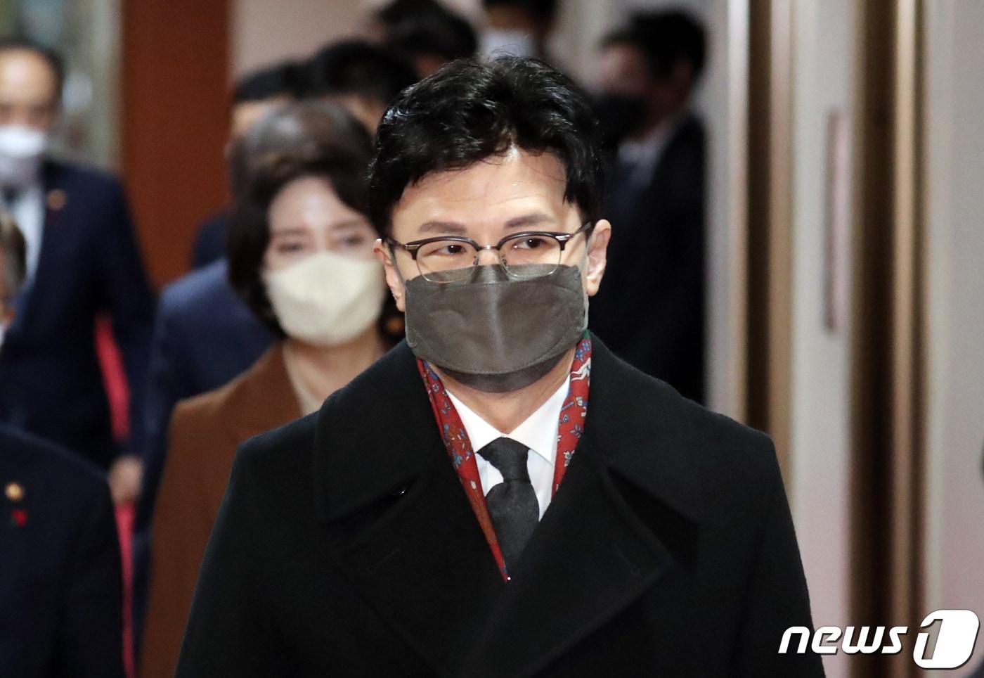 본문 이미지 - 한동훈 법무부 장관이 8일 오전 서울 종로구 세종대로 정부서울청사에 열린 임시 국무회의에 참석하고 있다. 2022.12.8/뉴스1 ⓒ News1 김명섭 기자