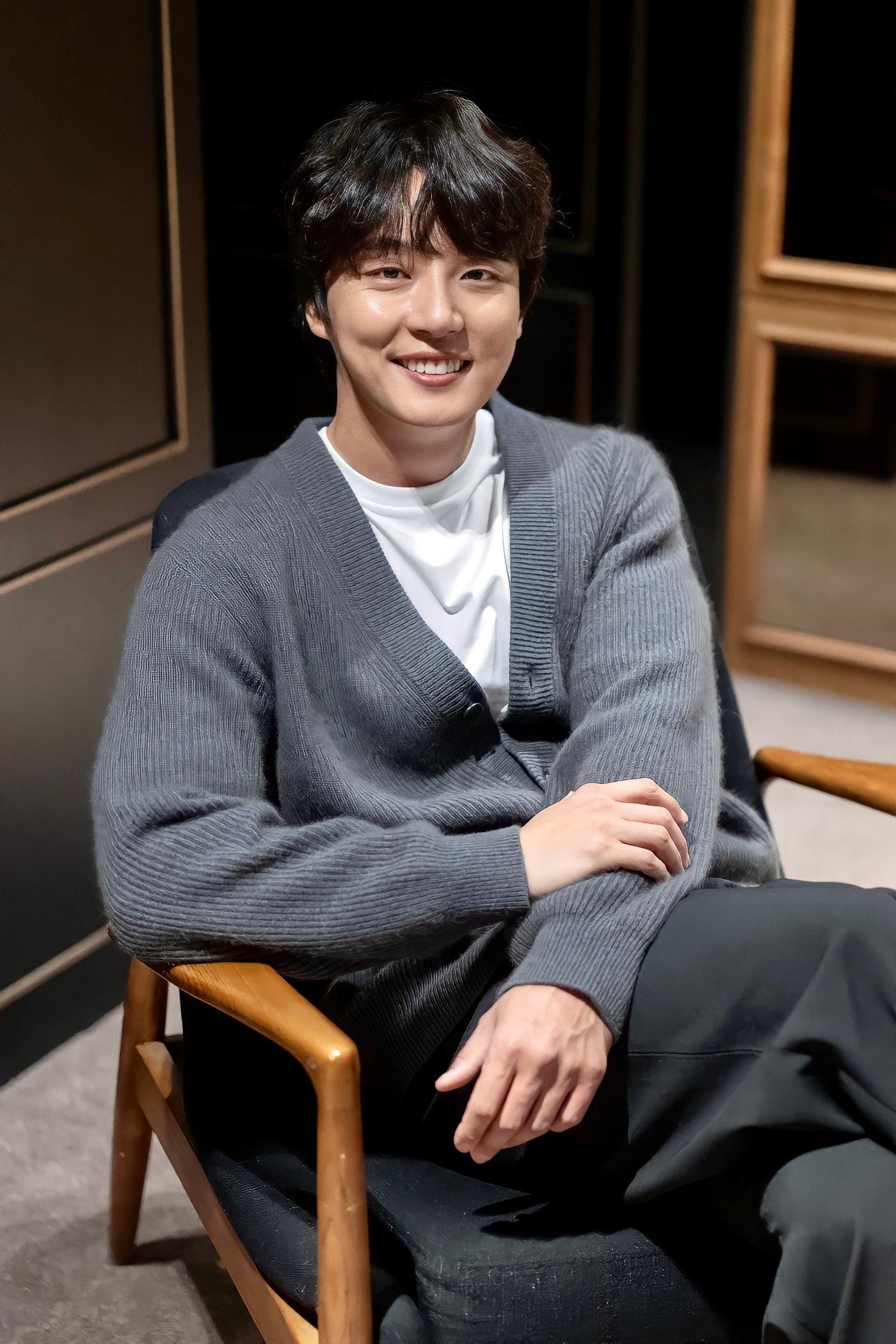 본문 이미지 - 윤시윤/민영화사