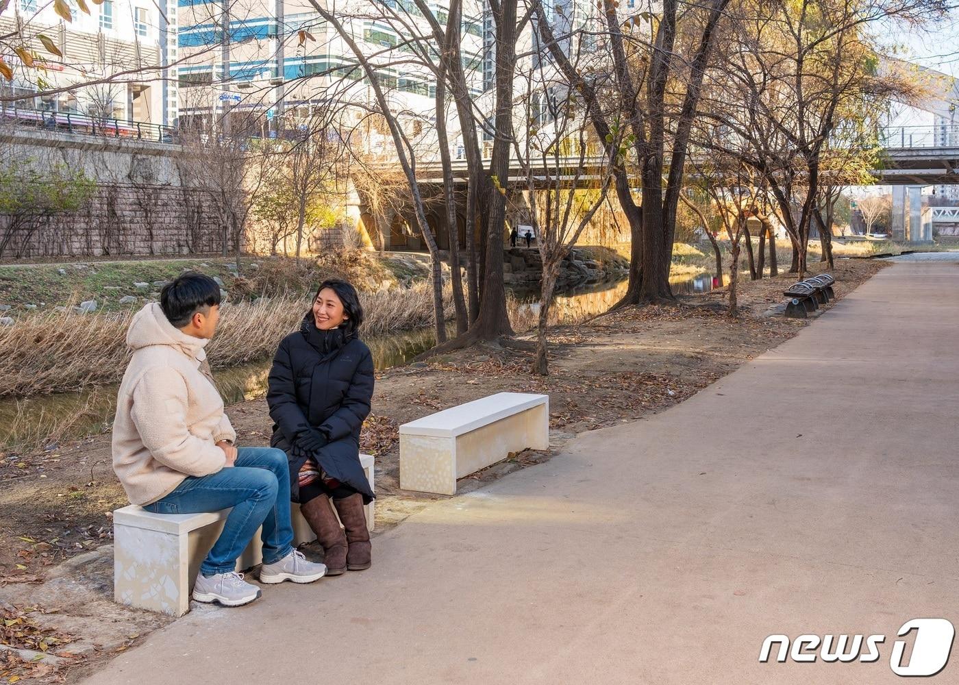 본문 이미지 - 폐마스크 벤치 (서울시 제공). @News1