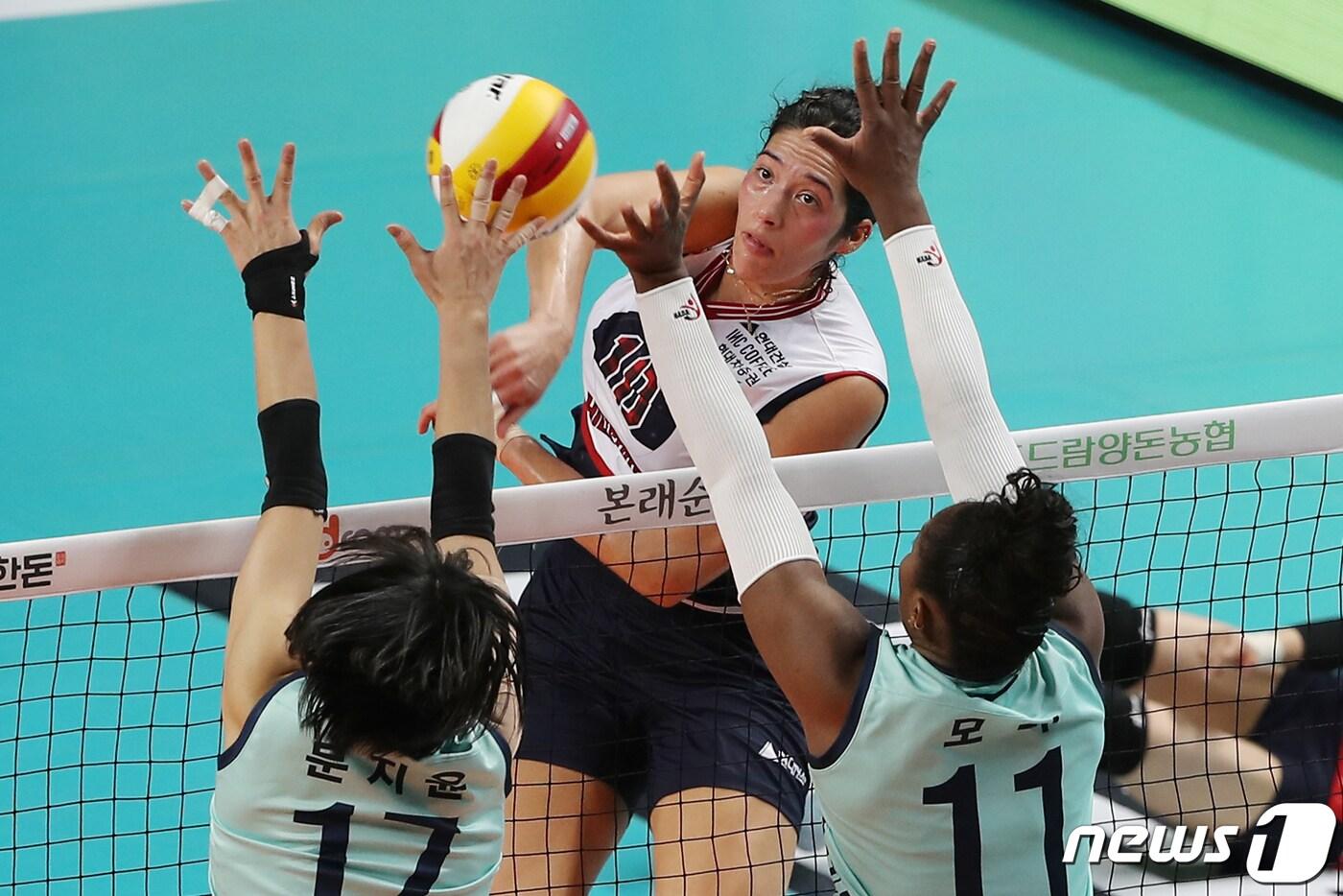 부상으로 1개월 넘게 결장 중인 현대건설의 야스민./뉴스1 ⓒ News1 민경석 기자