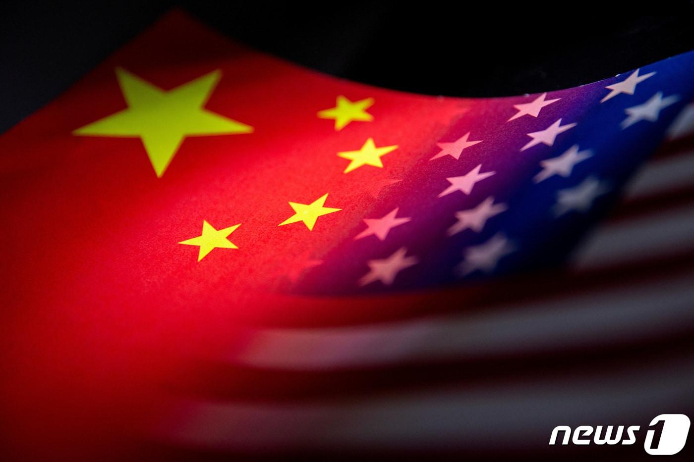 미국 성조기(우)와 중국 오성홍기 일러스트레이션. ⓒ 로이터=뉴스1 ⓒ News1 정윤영 기자