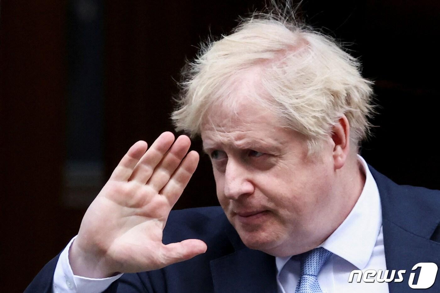 British PM Johnson leaves 10 Downing Street in London ⓒ 로이터=뉴스1