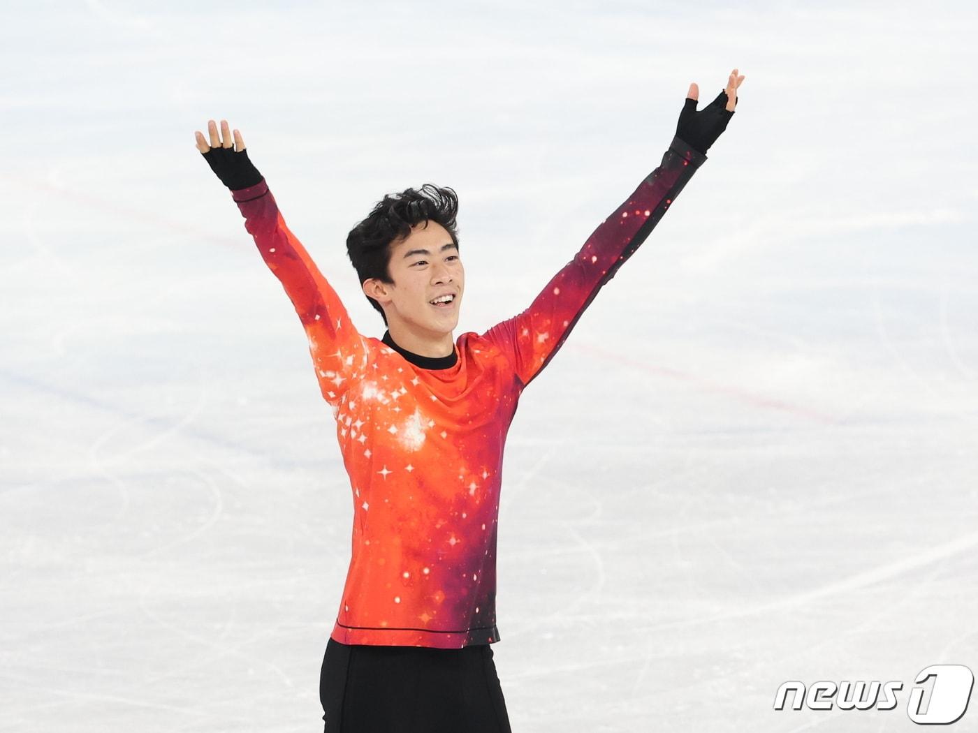본문 이미지 - 미국의 네이선 첸이 10일 중국 베이징 캐피털 실내경기장에서 열린 2022 베이징 동계올림픽 피겨스케이팅 남자 싱글 프리스케이팅 경기에서 음악에 맞춰 연기를 펼치고 있다. 2022.2.10/뉴스1 ⓒ News1 박지혜 기자