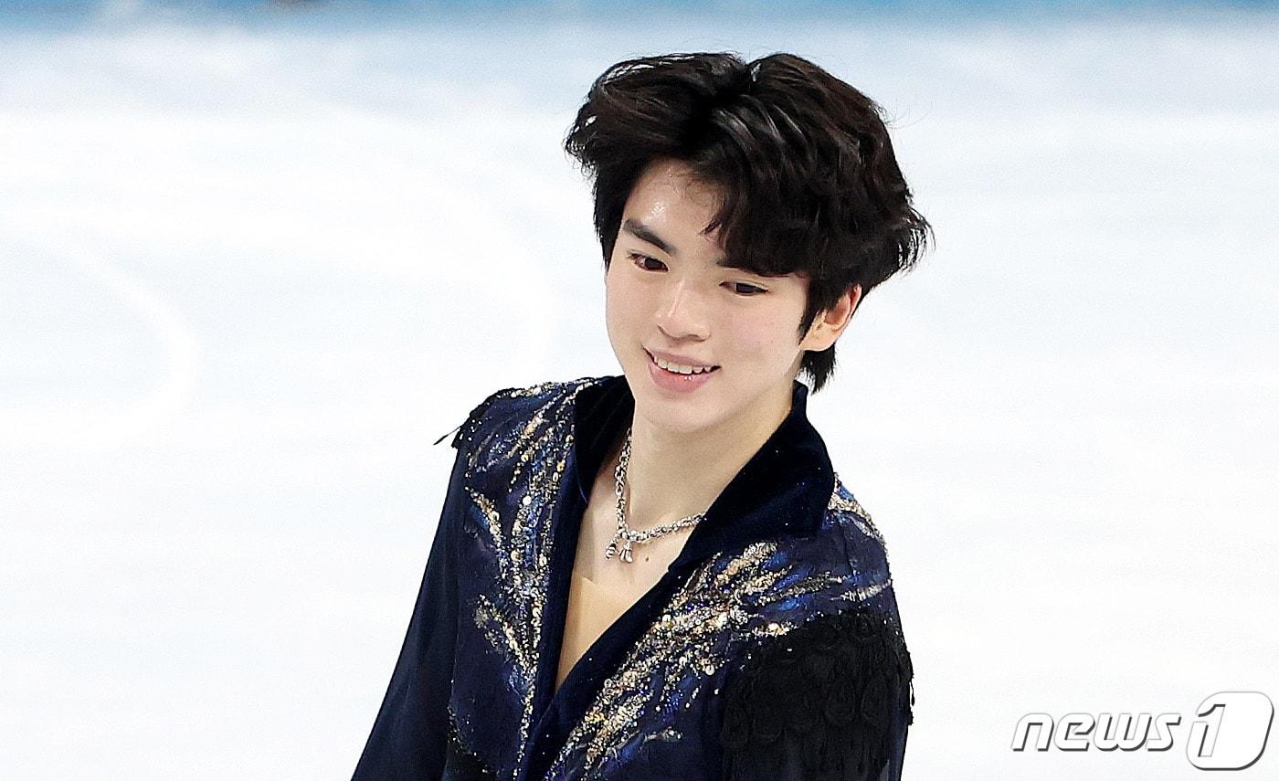 한국 남자 피겨스케이팅의 간판 차준환이 10일 중국 베이징 캐피털 실내경기장에서 열린 2022 베이징 동계올림픽 피겨스케이팅 남자 싱글 프리스케이팅 경기에서 오페라 '투란도트' 음악에 맞춰 연기를 펼친 뒤 인사하고 있다. 2022.2.10/뉴스1 ⓒ News1 박지혜 기자