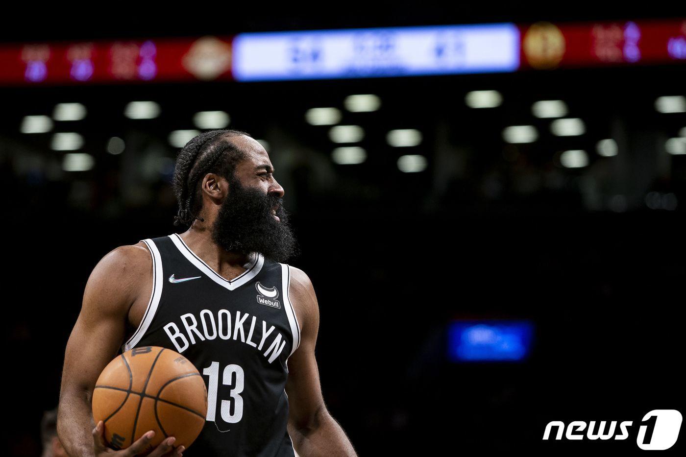 제임스 하든이 브루클린 네츠를 떠나 필라델피아 세븐티식서스 유니폼을 입게 됐다. ⓒ AFP=뉴스1