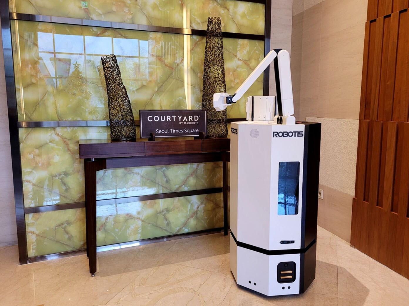 본문 이미지 - 코트야드 메리어트 서울 타임스퀘어에 2월 말부터 배달 서비스를 맞게 될 자율주행로봇