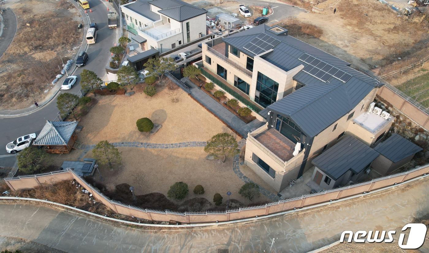 본문 이미지 - 박근혜 전 대통령이 대구에서 생활하기 위해 2022년 1월 본인 명의로 구입한 달성군 유가읍 쌍계리 사저. .2022.2.13/뉴스1 ⓒ News1 공정식 기자