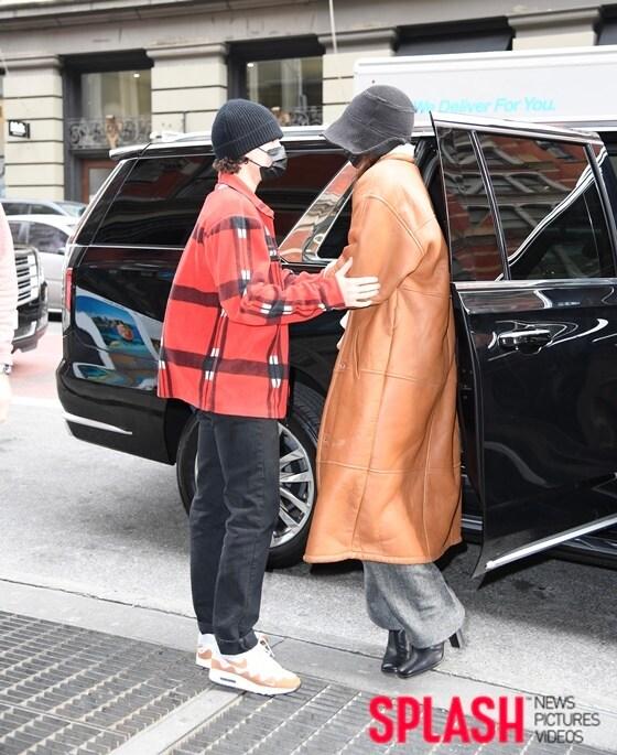 본문 이미지 - 톰 홀랜드(왼쪽) 젠데이아 커플/ 사진제공=Splash News ⓒ 뉴스1