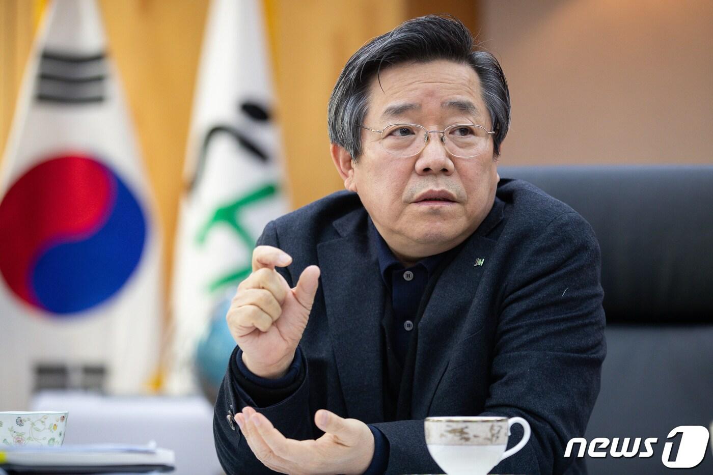 본문 이미지 - 김헌동 서울주택도시공사(SH) 사장이 17일 서울 강남구 SH공사에서 뉴스1과 인터뷰하고 있다. 2022.2.17/뉴스1 ⓒ News1 유승관 기자