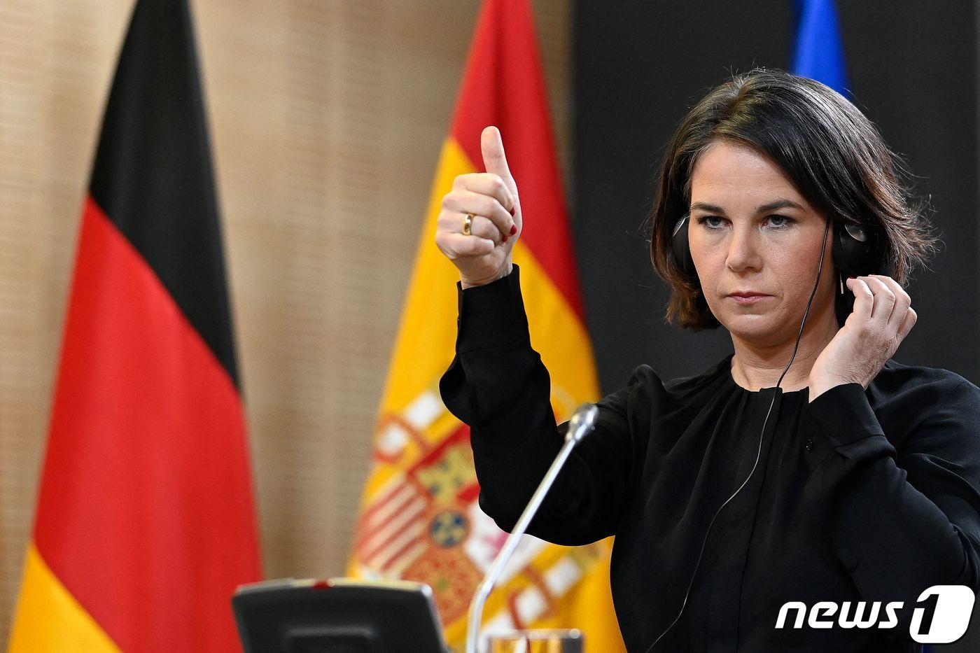 아날레나 베어보크 독일 외무장관이 2022년 2월 15일&#40;현지시간&#41; 스페인 마드리드에서 열린 스페인 외무장관과의 회담 후 기자회견을 진행하고 있다. ⓒ AFP=뉴스1 ⓒ News1 김지현 기자