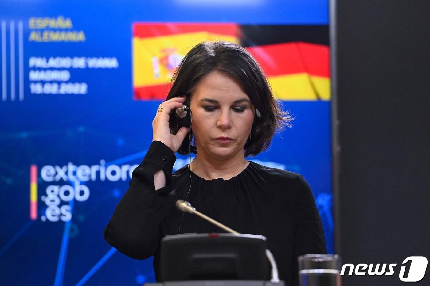 아날레나 베어보크 독일 외무장관이 2022년 2월 15일(현지시간) 스페인에서 기자회견을 하고 있다. ⓒ AFP=뉴스1 ⓒ News1 김지현 기자