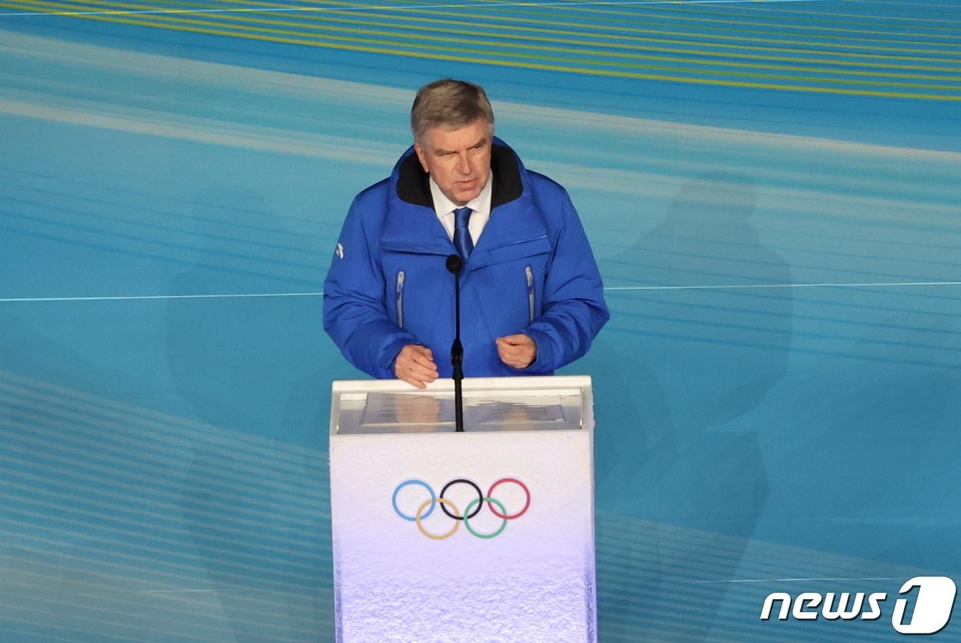 본문 이미지 - 토마스 바흐 IOC 위원장이 20일 오후 중국 베이징 국립경기장에서 열린 2022 베이징 동계올림픽 폐회식에서 발언하고 있다. 2022.2.20/뉴스1 ⓒ News1 안은나 기자
