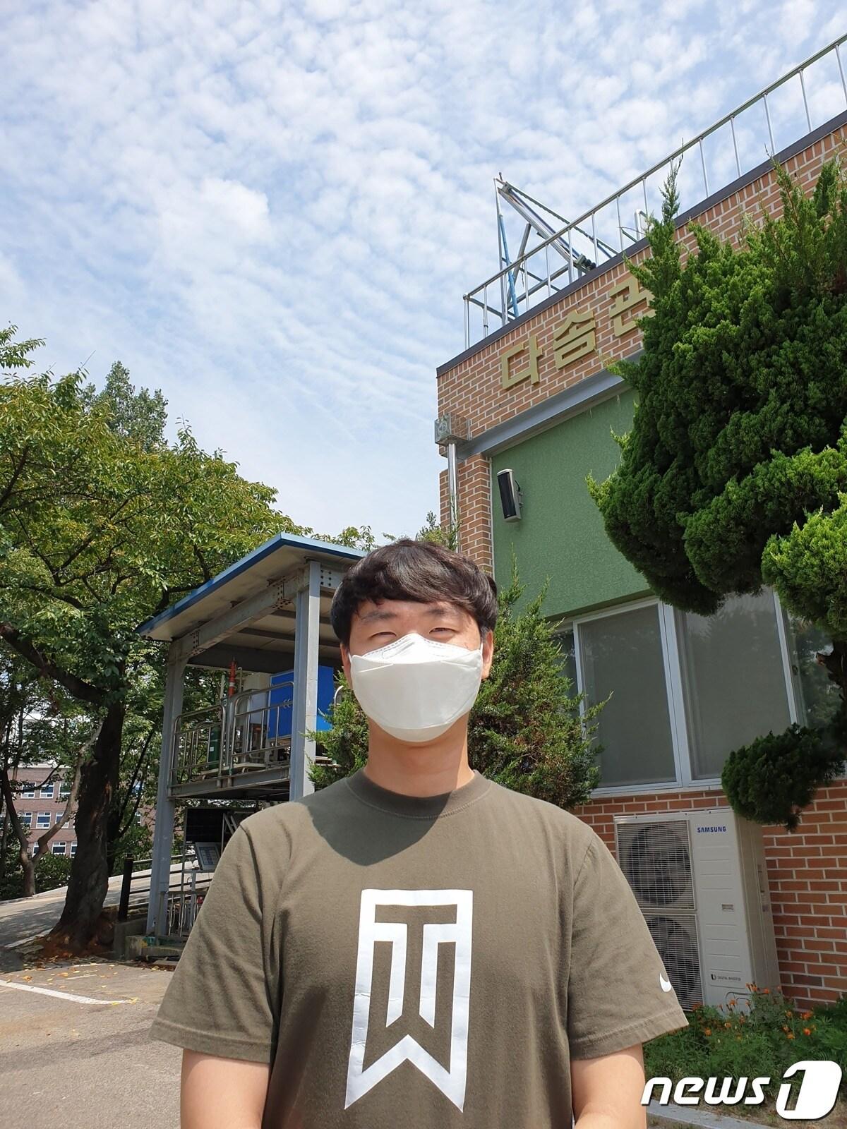 본문 이미지 -  2학년 재학 중 삼성전자 학업 병행 채용 전형에 최종 합격한 기흥공장 설비엔지니어 신재웅씨 (한국폴리텍대학 대전캠퍼스 제공) ⓒ 뉴스1