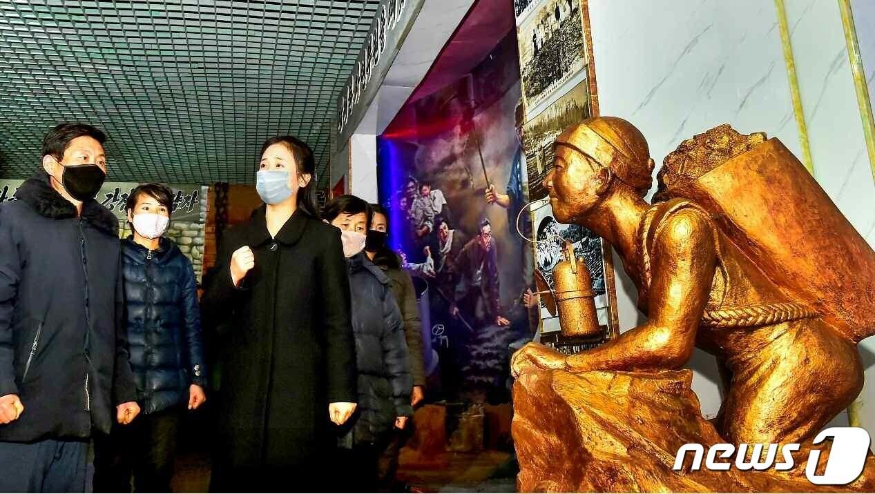 본문 이미지 - (평양 노동신문=뉴스1) = 북한 경흥군계급교양관. [국내에서만 사용가능. 재배포 금지. DB 금지. For Use Only in the Republic of Korea. Redistribution Prohibited] rodongphoto@news1.kr