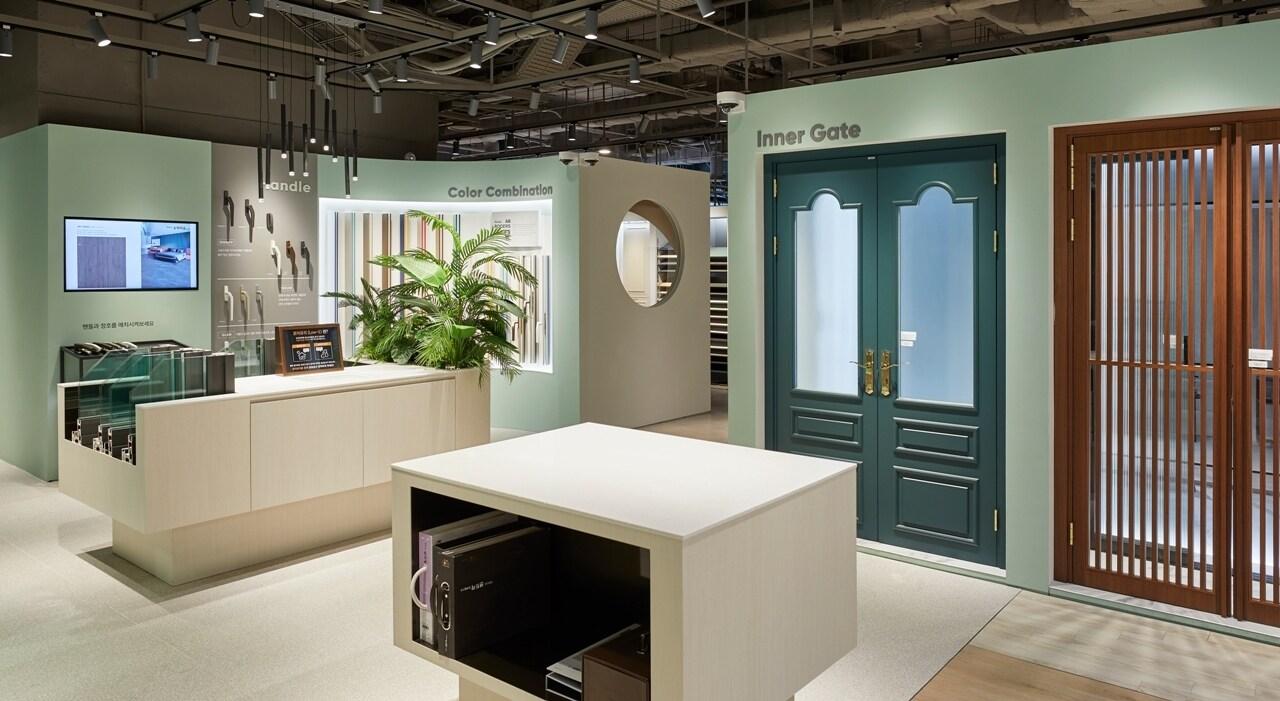 본문 이미지 - 리바트 집테리어 고양 킨텍스점 전시장 건자재존 전경ⓒ 뉴스1