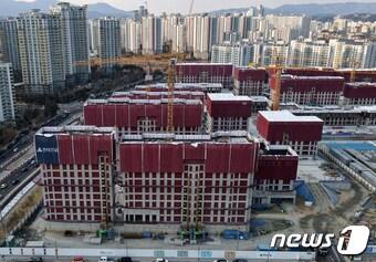 본문 이미지 - 대전의 한 공동주택 건설 현장.(자료사진)ⓒ News1