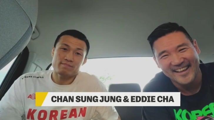 본문 이미지 - 정찬성(왼쪽)과 에디 차 코치가 화상인터뷰를 하고 있다.(MMA fightingonSNB 유튜브 캡처)ⓒ 뉴스1