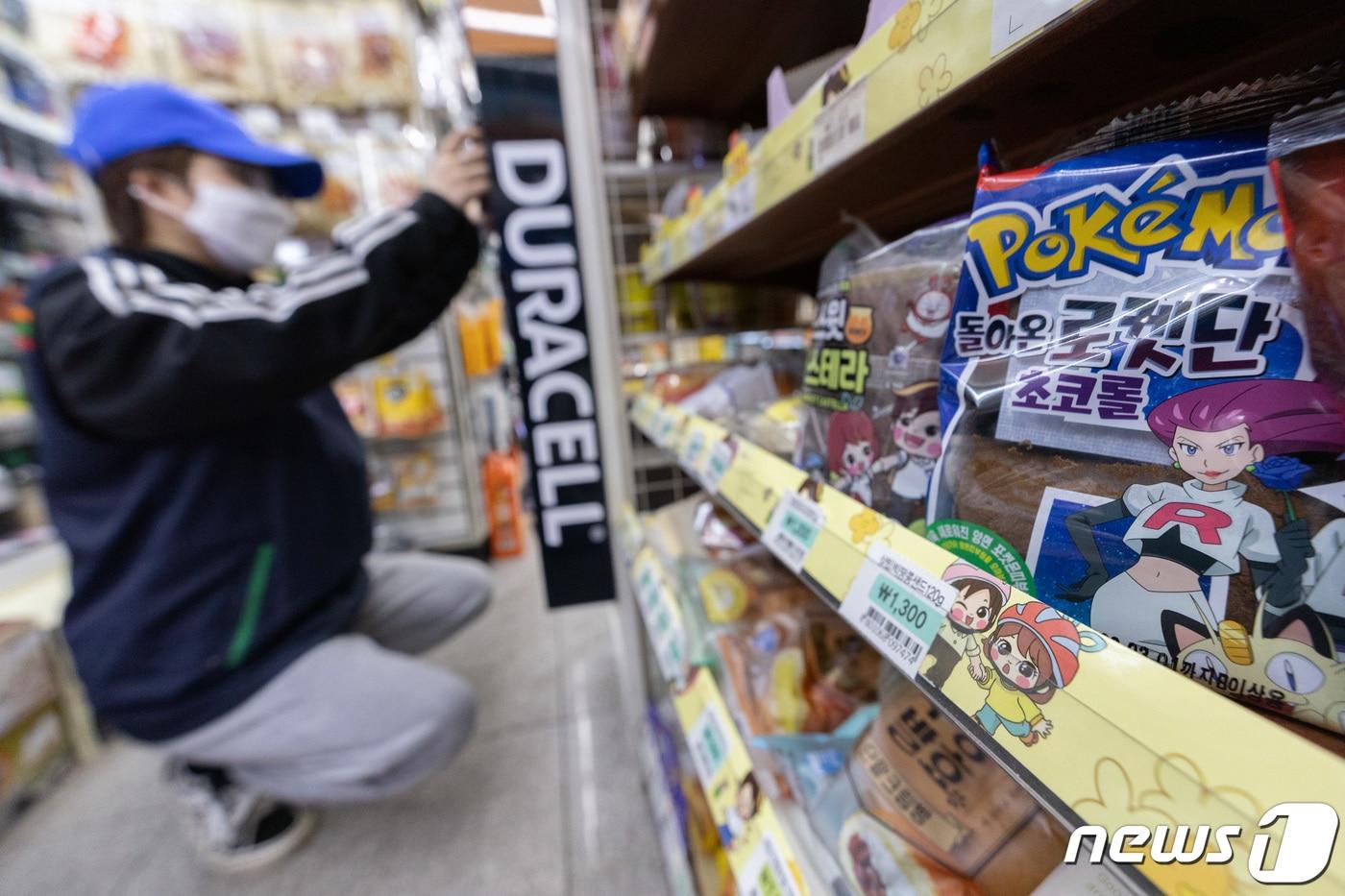 23일 오전 서울 시내의 한 편의점에 포켓몬빵이 진열돼 있다. 2022.2.24/뉴스1 ⓒ News1 이재명 기자