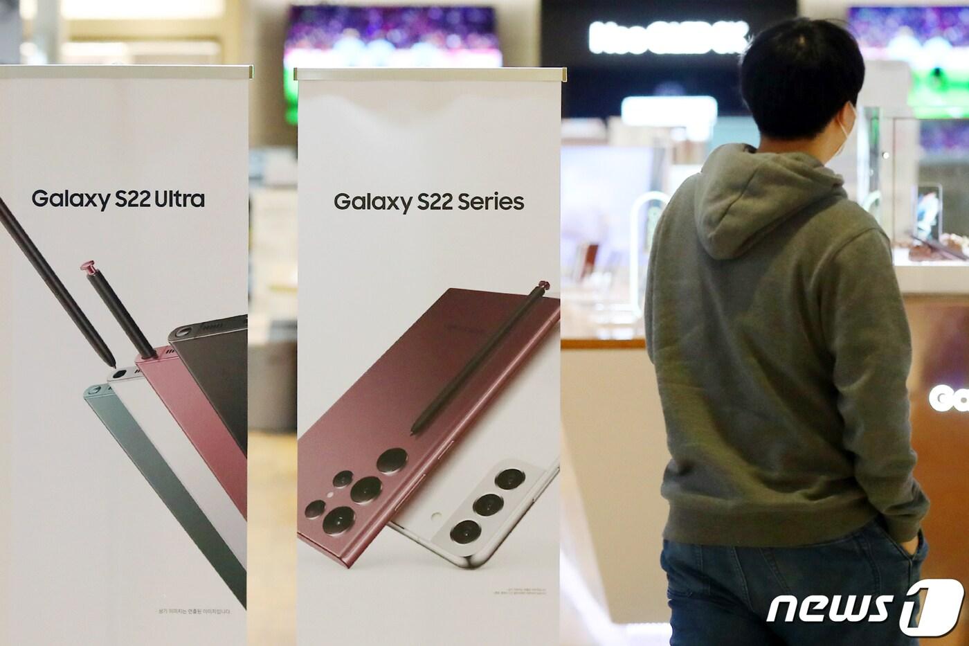 삼성전자 새 플래그십 스마트폰 '갤럭시S22'2022.2.24/뉴스1 ⓒ News1 민경석 기자