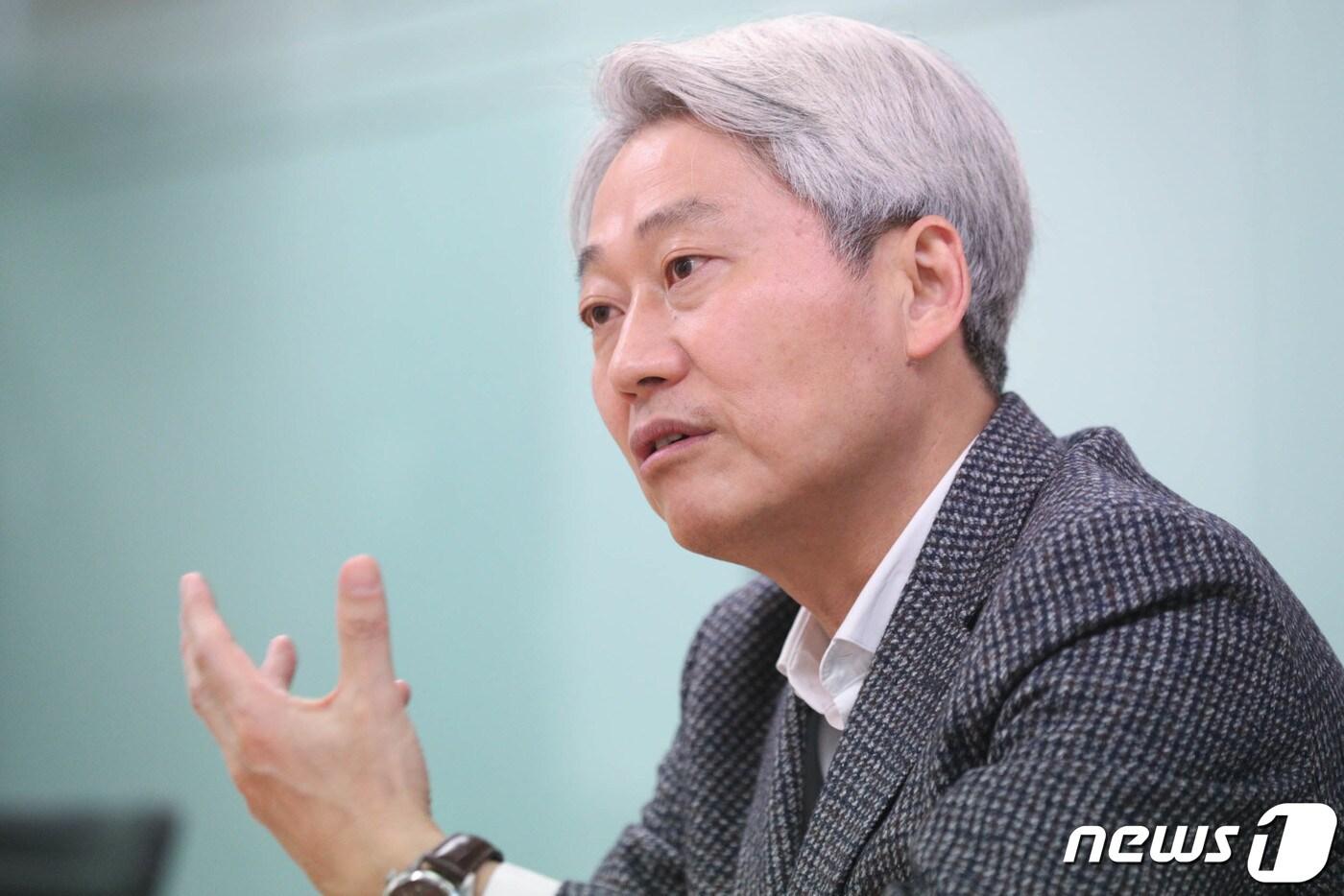 본문 이미지 - 김근식 국민의힘 통일위원장이 24일 서울 중구 뉴스1 본사에서 인터뷰를 하고 있다. 2022.2.24/뉴스1 ⓒ News1 성동훈 기자