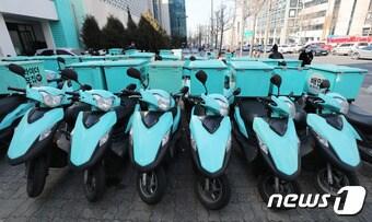 본문 이미지 - 서울 강남구 배민라이더스 남부센터에 배달용 오토바이들이 서있다. ⓒ News1 박세연 기자