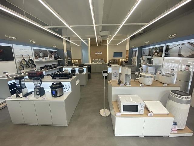 본문 이미지 - 쿠쿠 프리미엄 매장 판교점 내부ⓒ 뉴스1