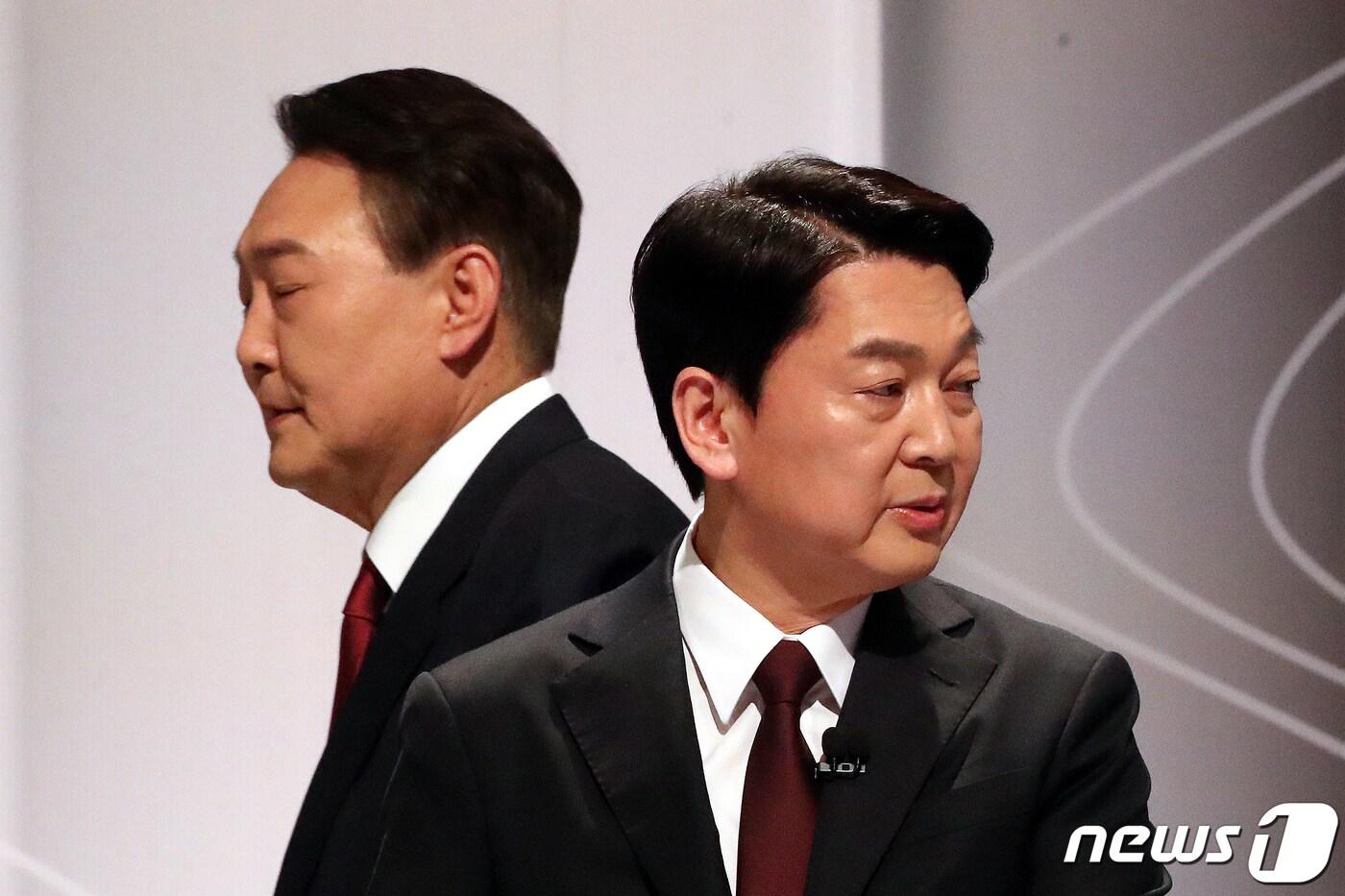 본문 이미지 - 윤석열 국민의힘, 안철수 국민의당 대선 후보. 2022.2.25/뉴스1 ⓒ News1 국회사진취재단