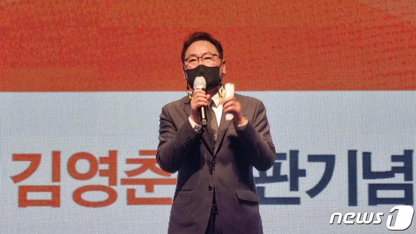 본문 이미지 - 김영춘 공주대 부총장이 26일 공주대 천안캠퍼스에서 출판기념회를 열었다. ⓒ 뉴스1
