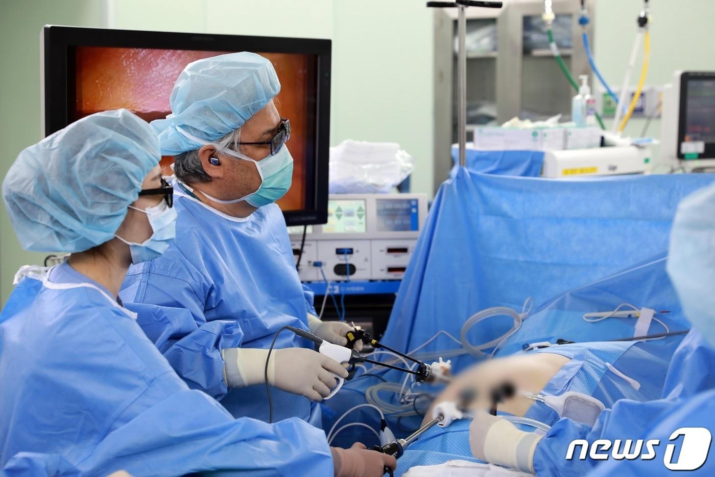 울산대학교병원 위장관외과 김규열, 박동진 교수팀이 101세 초고령 환자의 위암 수술에 성공했다고 27일 밝혔다.&#40;울산대학교병원 제공&#41;ⓒ 뉴스1