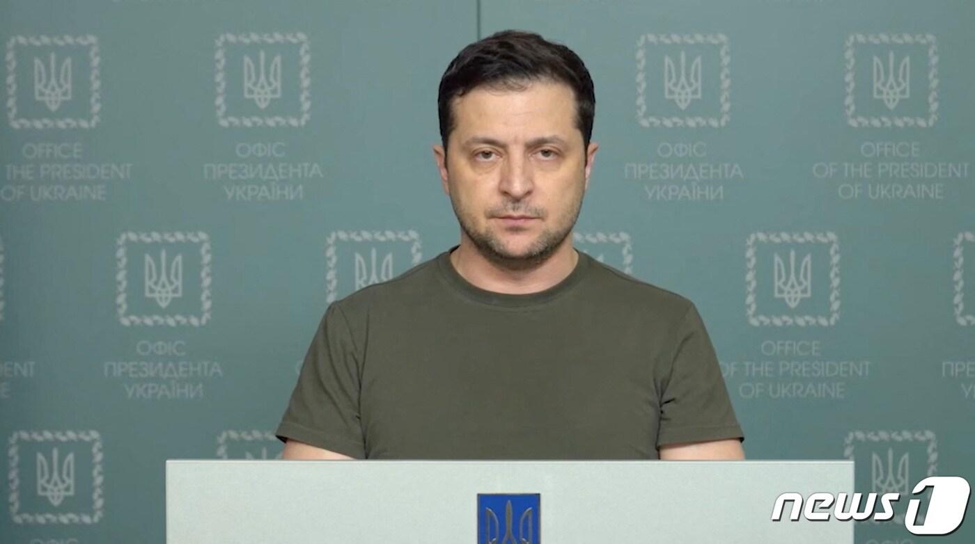 볼로디미르 젤렌스키 우크라이나 대통령이 2월 27일 키예프에서 성명을 발표하고 있다. ⓒ 로이터=뉴스1 ⓒ News1 김지현