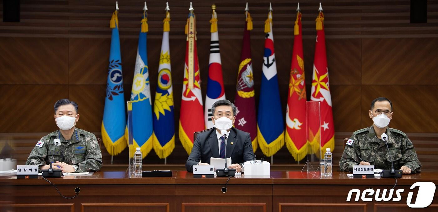 본문 이미지 - 서욱 국방부 장관(가운데)이 28일 오전 서울 용산구 국방부에서 주요 지휘관회의를 주재하고 있다. (국방부 제공) 2022.2.28/뉴스1