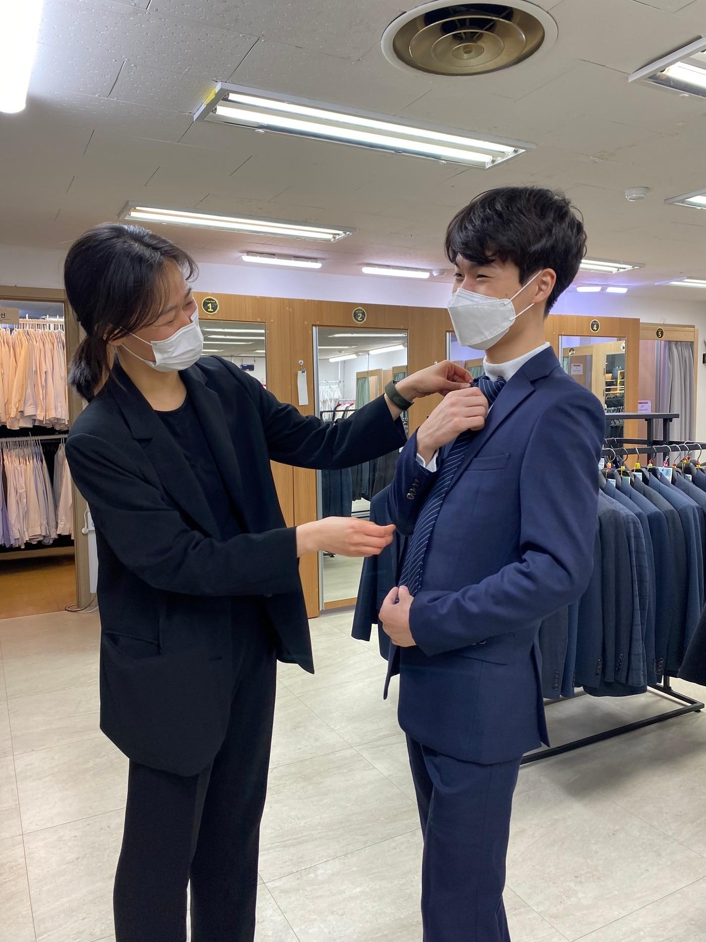 본문 이미지 - 취업 날개 서비스를 이용 중인 청년(서울시 제공).ⓒ 뉴스1