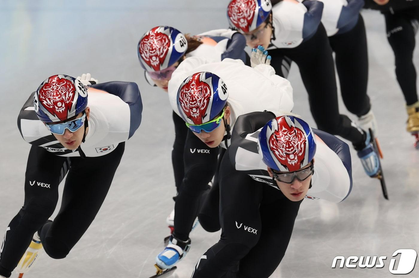 본문 이미지 - 2022 베이징 동계올림픽 개막을 하루 앞둔 3일 오후 중국 베이징 수도 실내 경기장에서 대한민국 쇼트트랙 대표팀이 훈련하고 있다. 2022.2.3/뉴스1 ⓒ News1 안은나 기자