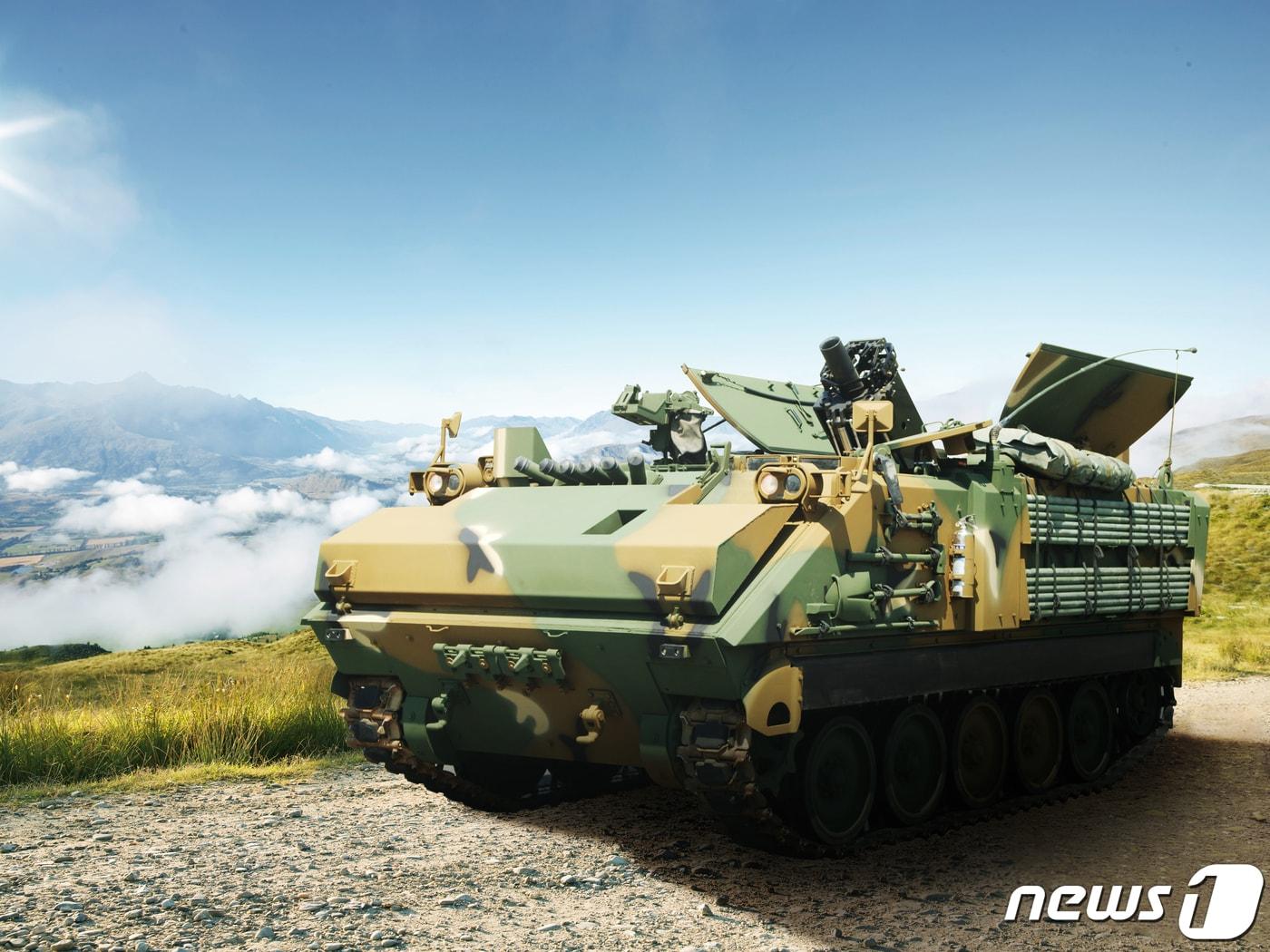 본문 이미지 -  120㎜ 자주박격포와 박격포 탑재 장갑차(방위사업청 제공) 2022.2.4/뉴스1