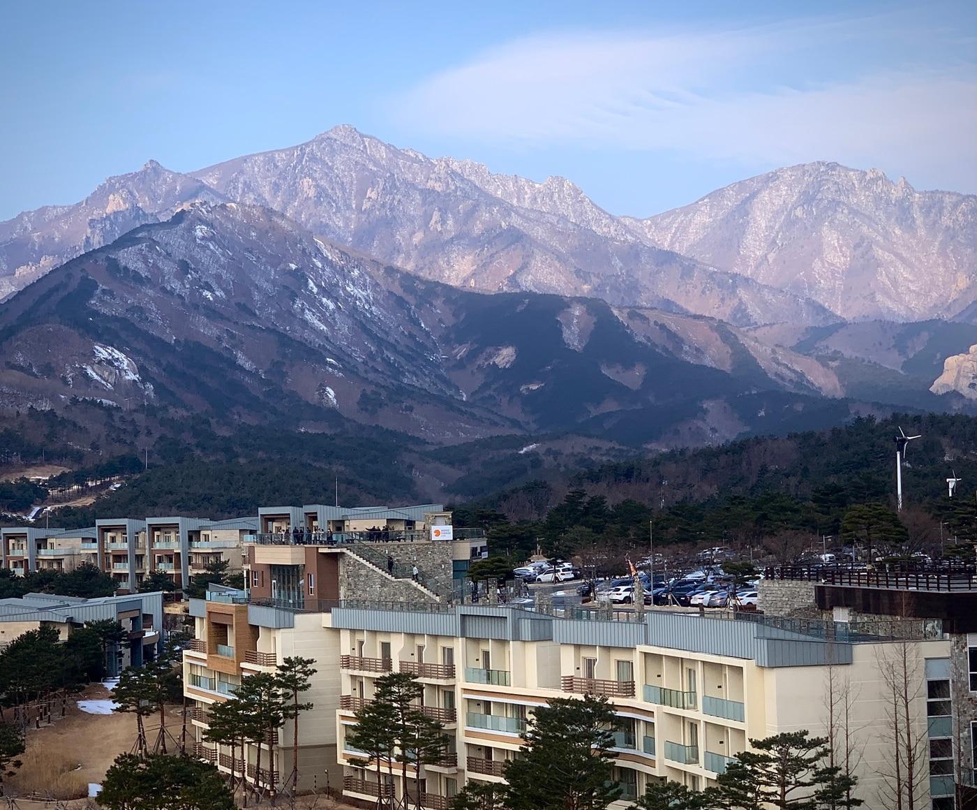본문 이미지 - 눈이 내려앉은 설악산ⓒ 뉴스1 윤슬빈 기자