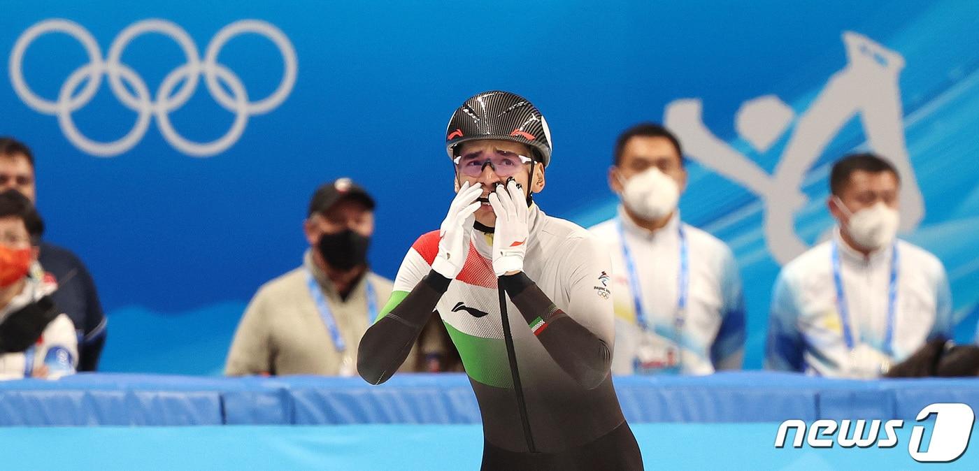 7일 중국 베이징 수도실내체육관에서 열린 2022 베이징 동계올림픽 쇼트트랙 남자 1000m 결승에서 헝가리 리우 샤오린 산도르가 실격을 당해 망연자실하고 있다. 2022.2.7/뉴스 ⓒ News1 박지혜 기자