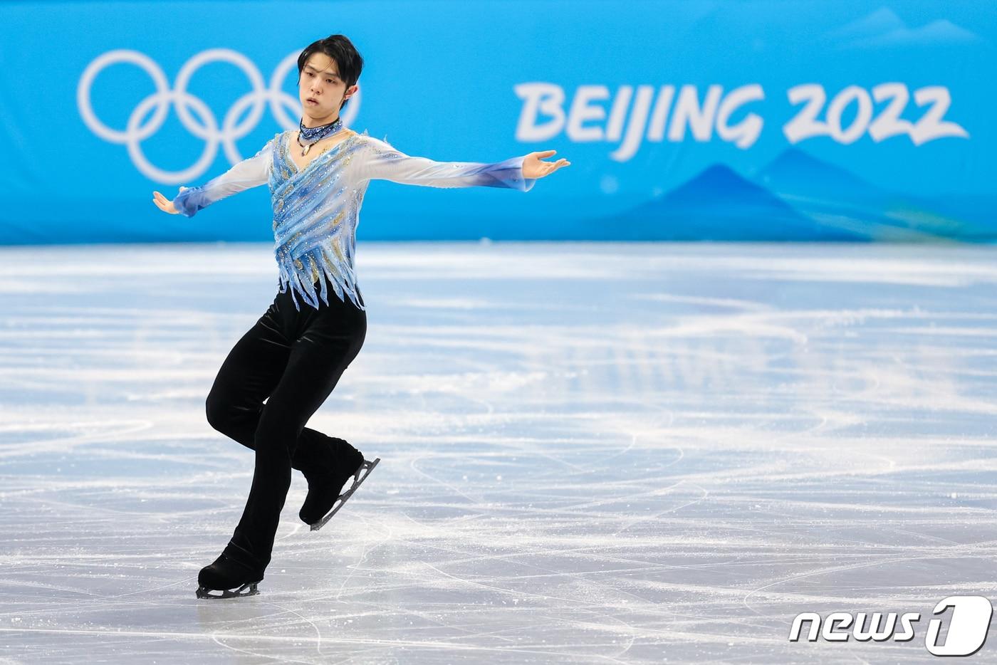 일본의 하뉴 유즈루가 8일 중국 베이징 수도실내체육관에서 열린 2022 베이징 동계올림픽 남자 싱글 쇼트프로그램에서 연기를 펼치고 있다. 2022.2.8/뉴스1 ⓒ News1 안은나 기자