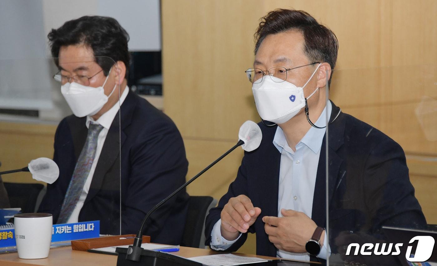 본문 이미지 - 하병필 경남도지사 권한대행이 8일 오전 도청에서 열린 ‘2월 확대간부회의’에서 발언하고 있다.ⓒ 뉴스1