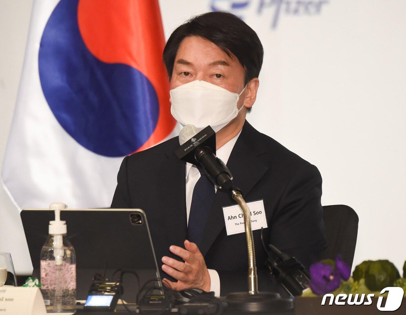 본문 이미지 - 안철수 국민의당 대선 후보가 9일 오후 서울 종로구 포시즌스호텔에서 열린 주한미국상공회의소(암참·AMCHAM) 초청 특별 간담회에서 발언하고 있다. 2022.2.9/뉴스1 ⓒ News1 국회사진취재단