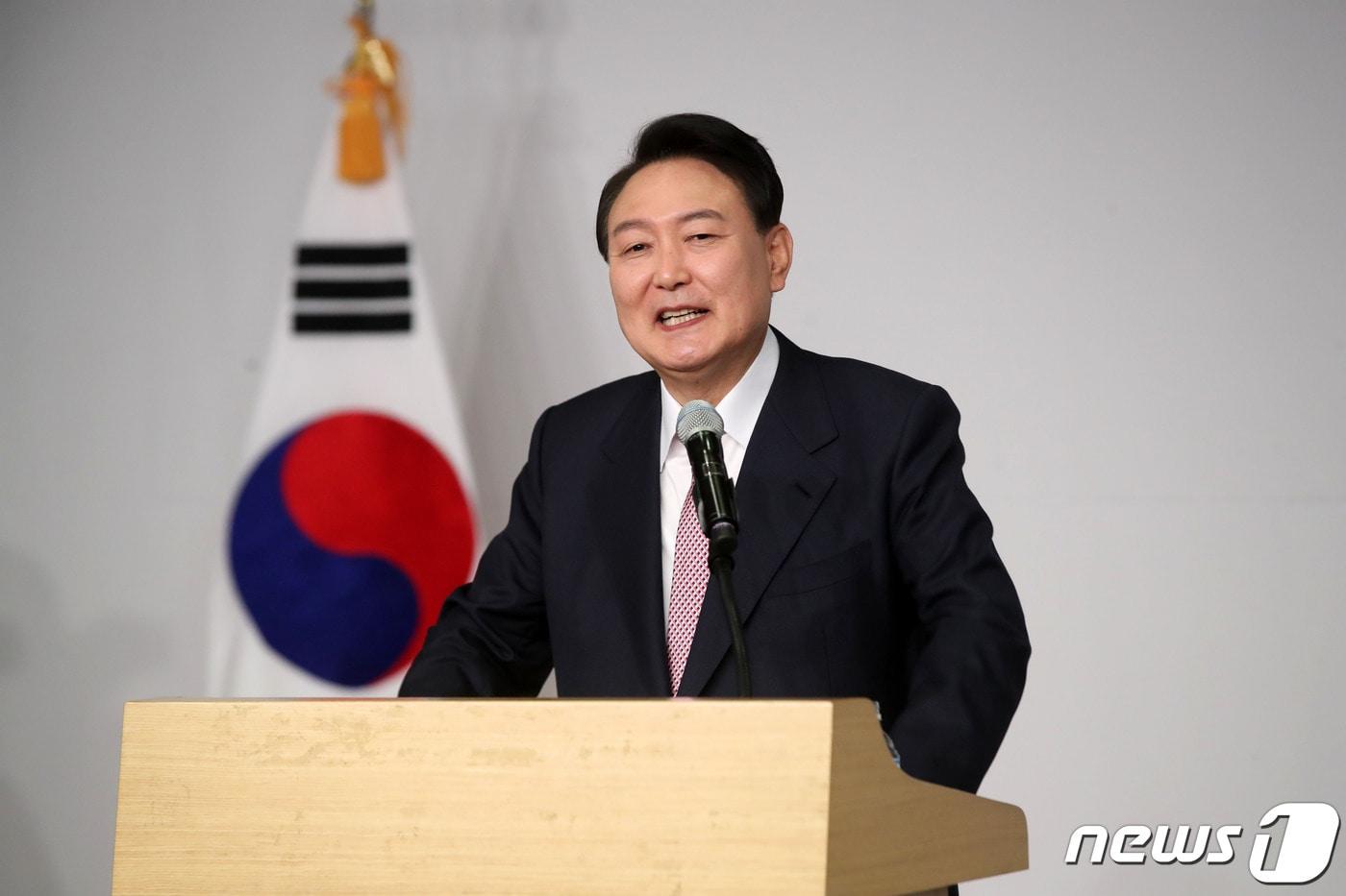 본문 이미지 - 윤석열 제20대 대통령 당선인이 10일 오전 서울 여의도 국회에서 당선 인사 기자회견을 하고 있다. 2022.3.10/뉴스1 ⓒ News1 이동해 기자