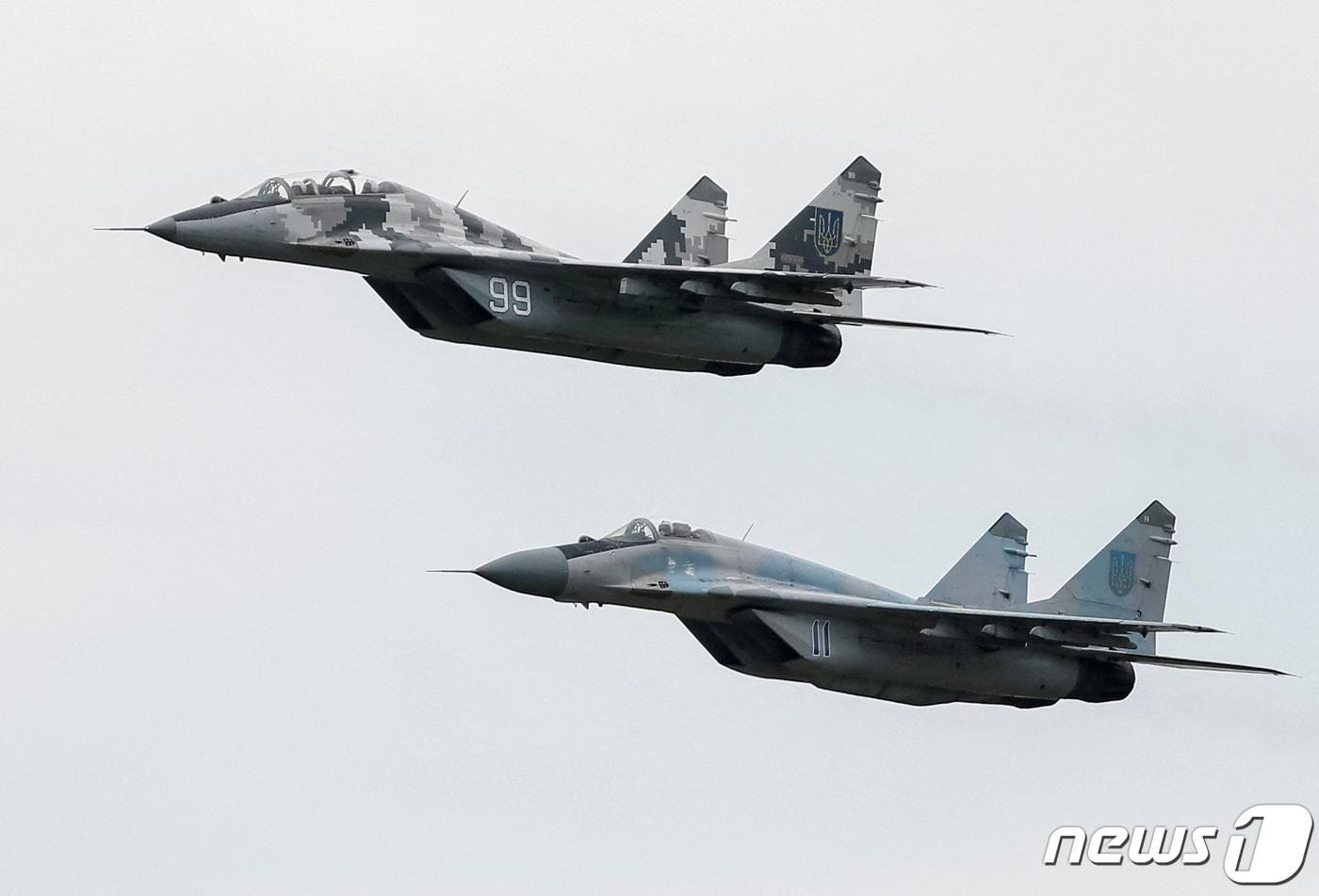 미그-29(MIG-29) 전투기가 2016년 8월 3일(현지시간) 우크라이나 군사 공군 기지를 비행하고 있다. 2016.08.03/뉴스1 ⓒ 로이터=뉴스1 ⓒ News1 김민수 기자