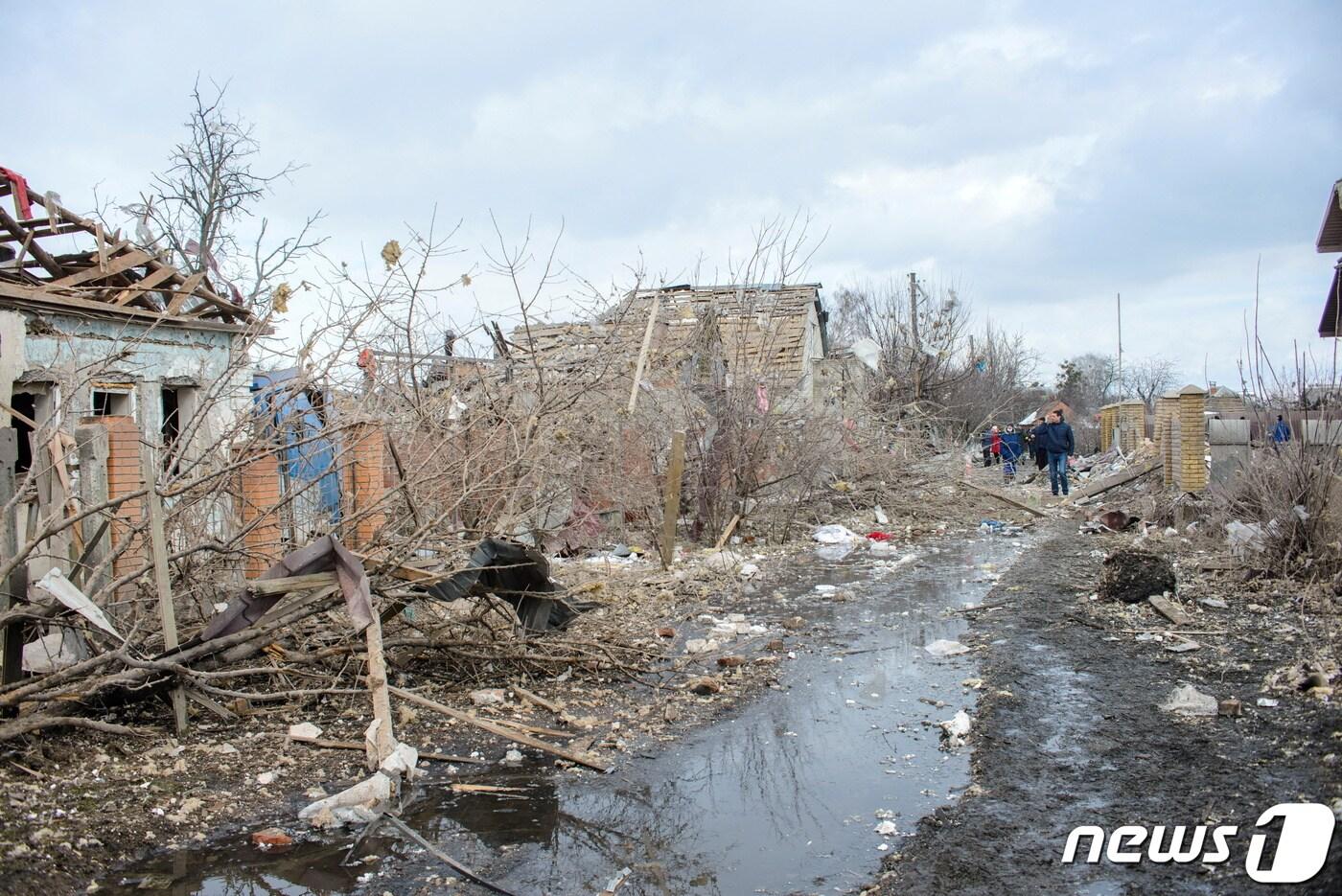 8일 우크라이나 수미에서 러시아군의 집중 포격으로 무너진 잔해들. ⓒ 로이터=뉴스1 ⓒ News1 김민수 