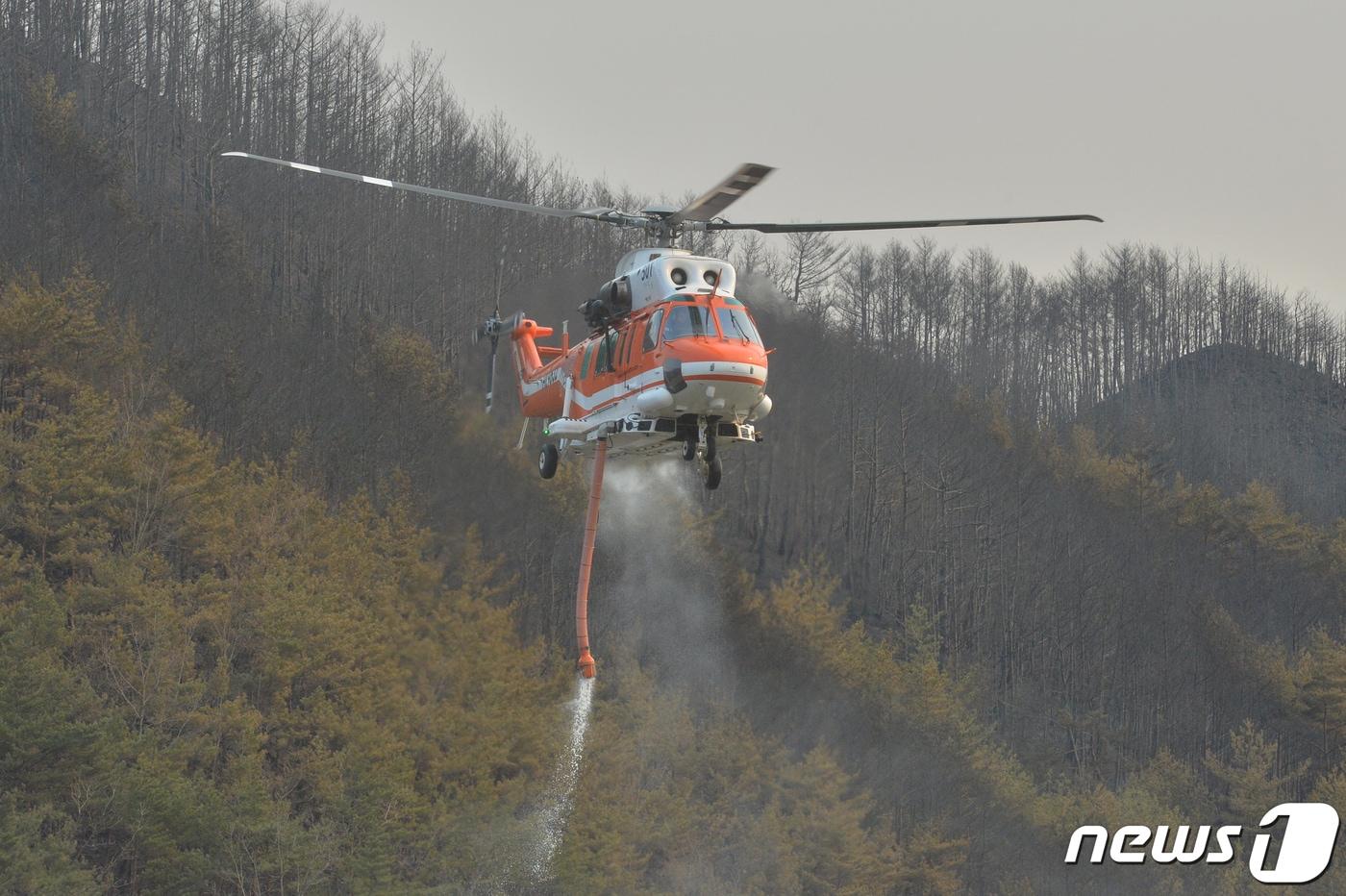 본문 이미지 - 수리온 산불 진화 헬기. (사진은 기사 내용과 무관함) / 뉴스1 ⓒ News1
