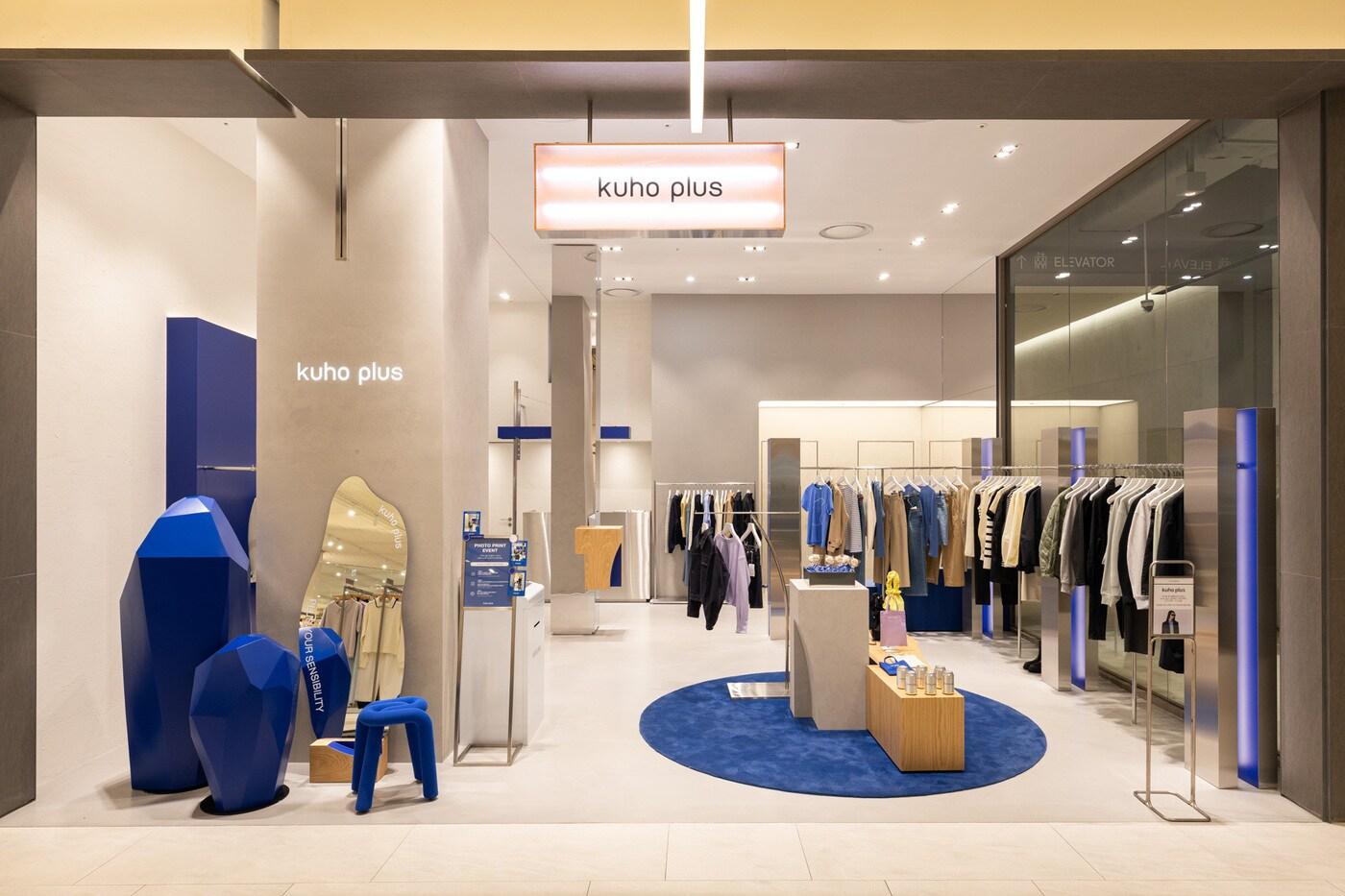 삼성물산 패션부문의 미니멀 영 컨템포러리 브랜드 구호플러스(kuho plus)는 지난 10일 서울 여의도 더현대서울 지하 2층에 첫 번째 공식 오프라인 매장을 열었다고 14일 밝혔다. (삼성물산 패션부문 제공) ⓒ 뉴스1