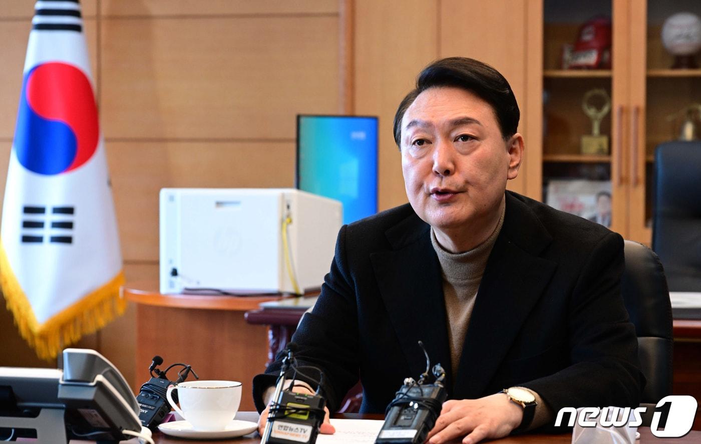 본문 이미지 - 윤석열 대통령 당선인이 14일 오전 서울 종로구 통의동 금감원 연수원에 마련된 당선인 집무실에서 티타임을 갖고 있다. 2022.3.14/뉴스1 ⓒ News1 국회사진취재단
