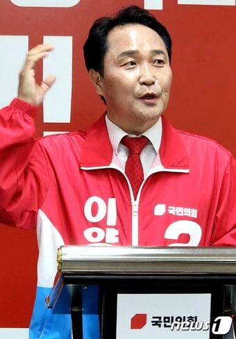 본문 이미지 - 이양호 구미시장 예비후보가 14일 기자회견을 하고 있다. 2022.3.14/ⓒ 뉴스1