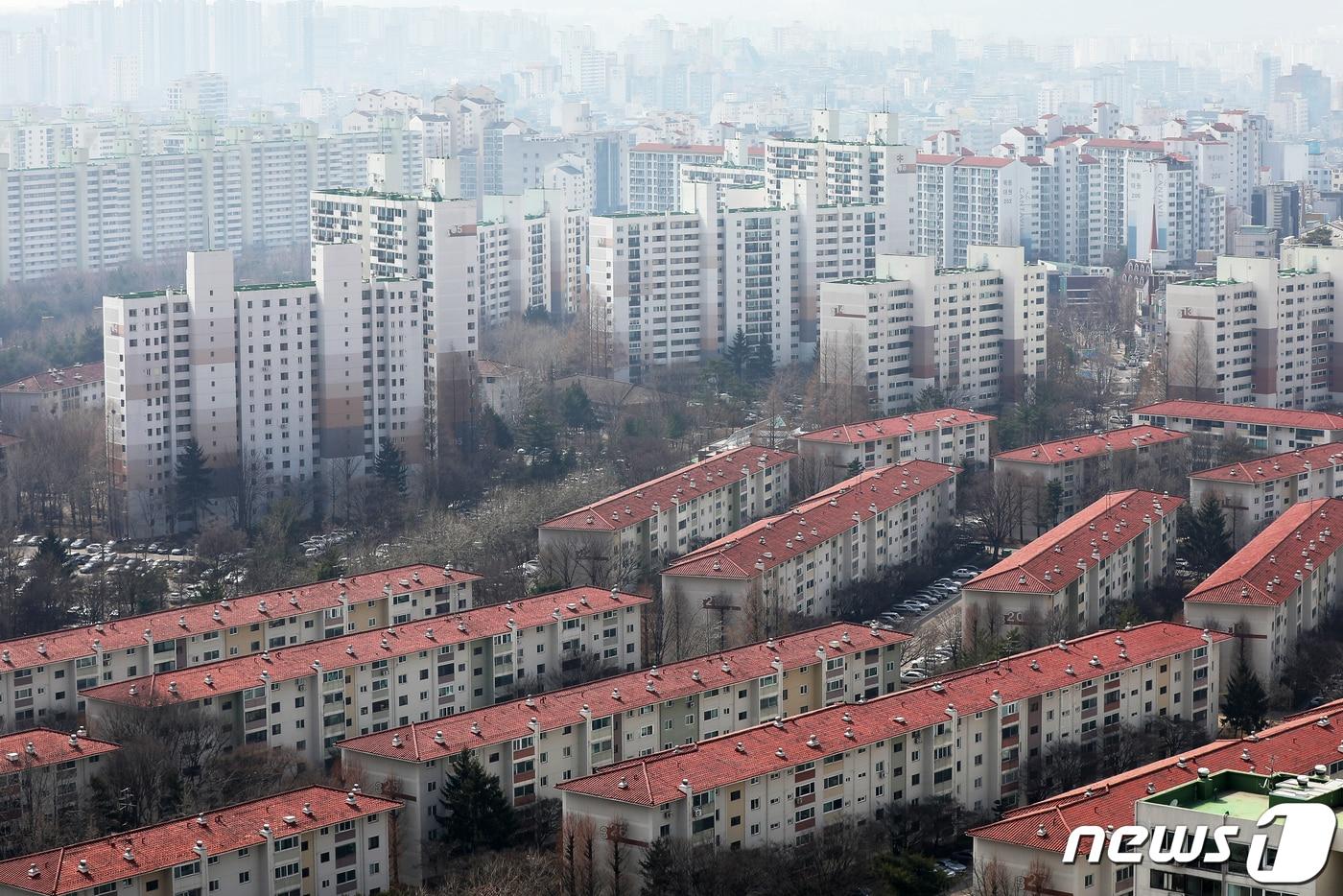 본문 이미지 - 서울 양천구 목동 아파트 3단지와 4단지 모습. 2022.3.15/뉴스1 ⓒ News1 민경석 기자