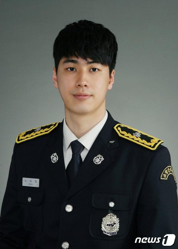 본문 이미지 - 제27기 소방간부후보생 졸업 및 임용식에서 대통령상을 받은 노태영 소방위(소방청 제공).ⓒ 뉴스1