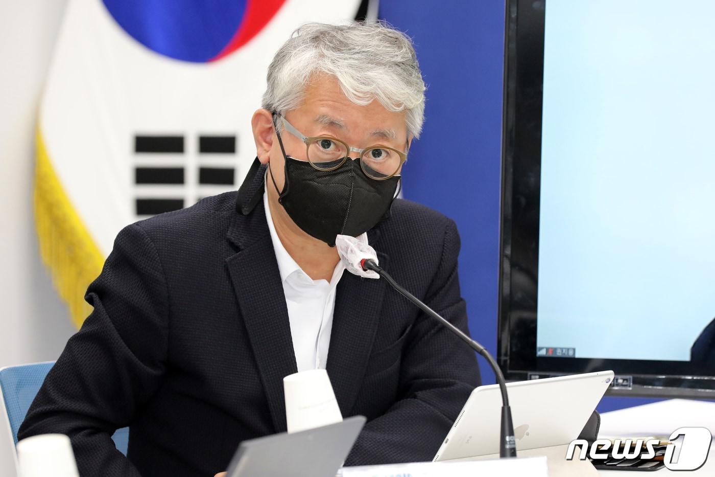 본문 이미지 - 조응천 더불어민주당 비상대책위원이 16일 오전 광주 서구 더불어민주당 광주시당 대회의실에서 열린 광주 현장 비대위회의에서 모두발언하고 있다. 2022.3.16/뉴스1 ⓒ News1 황희규 기자
