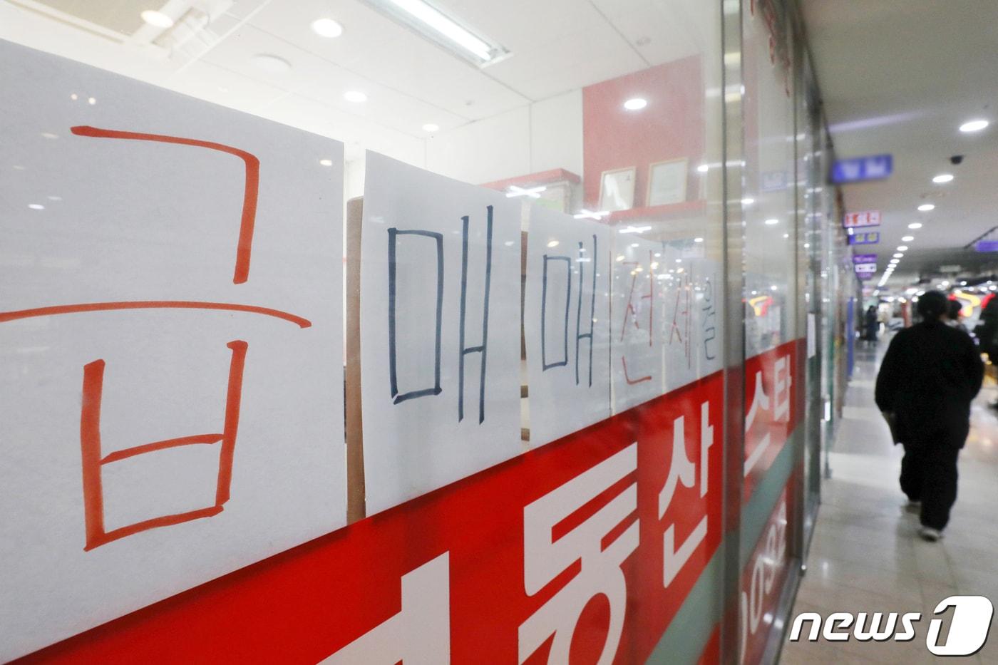 본문 이미지 - 아파트 등을 사서 1년 안에 팔아버리는 일명 '단타 거래' 비율이 충북은 12.3%로 전국에서 두 번째로 높다. / 뉴스1